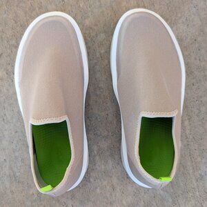 Oofos OOmg eeZZ Low Womens Slip On shoe size 7